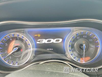 Zdjęcie 9 z 12 samochodu: 2018 CHRYSLER 300 TOURING VIN:2C3CCAAG7JH201773 - miniatura