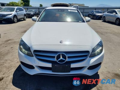 Piąte zdjęcie samochodu w środku: 2016 MERCEDES-BENZ C 300 VIN:55SWF4JB5GU151846 - miniatura