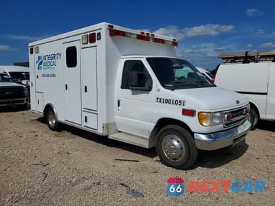 Czwarte zdjęcie samochodu z boku: 2002 FORD ECONOLINE E450 SUPER DUTY CUTAWAY VAN VIN:1FDXE45F02HB76504 - miniatura