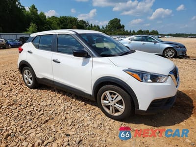 Czwarte zdjęcie samochodu z boku: 2020 NISSAN KICKS S VIN:3N1CP5BV0LL515685 - miniatura