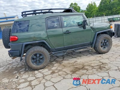 Trzecie zdjęcie samochodu z tyłu: 2011 TOYOTA FJ CRUISER BASE VIN:JTEBU4BF0BK111981 - miniatura
