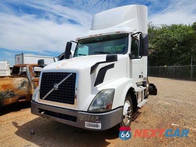 Drugie zdjęcie samochodu z przodu: 2017 VOLVO VNL SEMI TRUCK VIN:4V4N39TG9HN988098 - miniatura