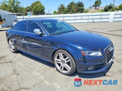 Czwarte zdjęcie samochodu z boku: 2011 AUDI S4 PRESTIGE VIN:WAUKGBFL1BA121034 - miniatura