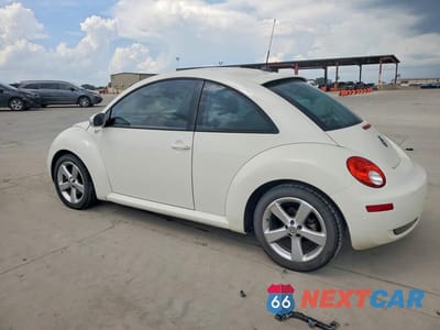 Drugie zdjęcie samochodu z przodu: 2008 VOLKSWAGEN NEW BEETLE TRIPLE WHITE VIN:3VWFW31C88M517345 - miniatura