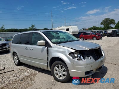 Czwarte zdjęcie samochodu z boku: 2010 CHRYSLER TOWN & COUNTRY TOURING VIN:2A4RR5D14AR150286 - miniatura