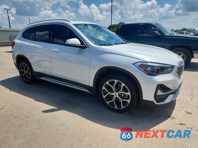 Czwarte zdjęcie samochodu z boku: 2021 BMW X1 SDRIVE28I VIN:WBXJG7C07M5U25599 - miniatura