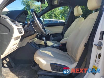 Zdjęcie 7 z 12 samochodu: 2017 BMW X1 XDRIVE28I VIN:WBXHT3C31H5F71132 - miniatura