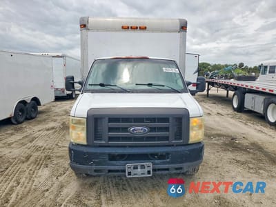 Piąte zdjęcie samochodu w środku: 2008 FORD ECONOLINE E350 SUPER DUTY CUTAWAY VAN VIN:1FDWE35L48DA86882 - miniatura