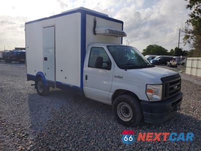 Czwarte zdjęcie samochodu z boku: 2023 FORD E350 REFRIGERATED BOX TRUCK VIN:1FDWE3FK6PDD14711 - miniatura