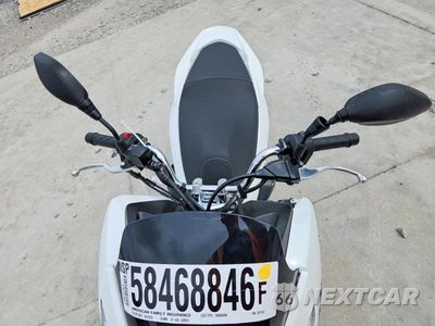 Piąte zdjęcie samochodu w środku: 2015 HONDA PCX 150 VIN:RLHKF1803FY001154 - miniatura