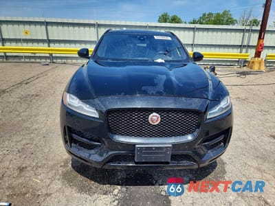 Piąte zdjęcie samochodu w środku: 2017 JAGUAR F-PACE R - SPORT VIN:SADCL2BV0HA495108 - miniatura