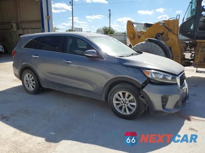 Czwarte zdjęcie samochodu z boku: 2020 KIA SORENTO LX VIN:5XYPG4A31LG652411 - miniatura