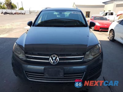 Piąte zdjęcie samochodu w środku: 2013 VOLKSWAGEN TOUAREG V6 VIN:WVGEF9BP4DD008275 - miniatura