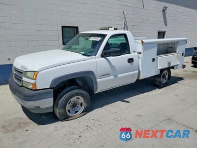 2005 CHEVROLET SILVERADO C2500 HEAVY DUTY 1GCHC24U85E252334 - główne zdjęcie licytacji z USA - miniatura