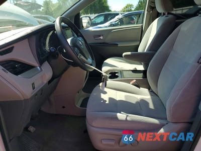 Zdjęcie 7 z 13 samochodu: 2018 TOYOTA SIENNA LE VIN:5TDJZ3DC9JS188936 - miniatura