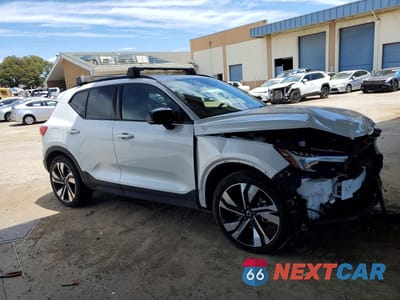 Czwarte zdjęcie samochodu z boku: 2025 VOLVO XC40 PLUS VIN:YV4L12UC4S2527196 - miniatura