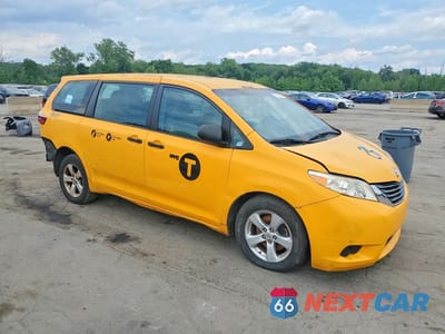 Czwarte zdjęcie samochodu z boku: 2017 TOYOTA SIENNA L 7-PASSENGER VIN:5TDZZ3DC2HS858730 - miniatura