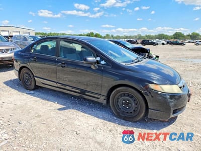 Czwarte zdjęcie samochodu z boku: 2010 HONDA CIVIC LX VIN:19XFA1F58AE027990 - miniatura