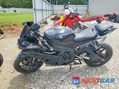 Trzecie zdjęcie samochodu z tyłu: 2009 YAMAHA YZFR6 VIN:JYARJ16E99A010834 - miniatura