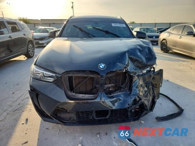Piąte zdjęcie samochodu w środku: 2022 BMW X4 M VIN:5YM23EC0XN9J03333 - miniatura