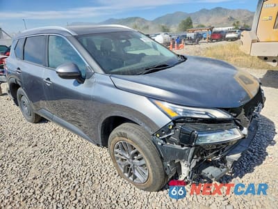 Czwarte zdjęcie samochodu z boku: 2023 NISSAN ROGUE SV VIN:5N1BT3BB8PC735944 - miniatura