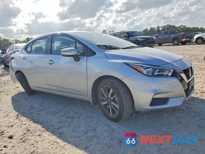 Czwarte zdjęcie samochodu z boku: 2020 NISSAN VERSA SV VIN:3N1CN8EV3LL894247 - miniatura