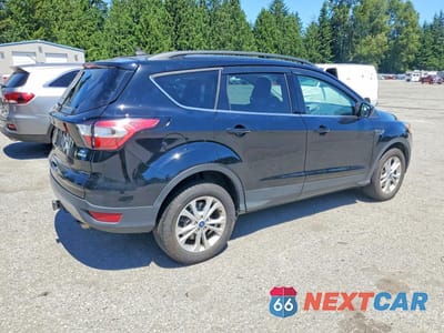 Trzecie zdjęcie samochodu z tyłu: 2018 FORD ESCAPE SE VIN:1FMCU9GDXJUD44813 - miniatura