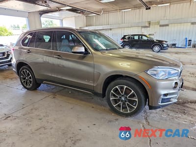 Czwarte zdjęcie samochodu z boku: 2018 BMW X5 XDRIVE35I VIN:5UXKR0C52J0X98264 - miniatura