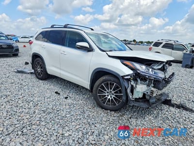 Czwarte zdjęcie samochodu z boku: 2018 TOYOTA HIGHLANDER SE VIN:5TDJZRFH5JS489053 - miniatura
