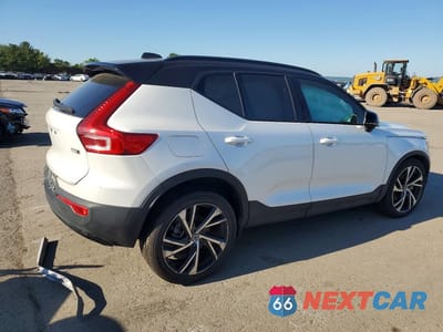 Trzecie zdjęcie samochodu z tyłu: 2021 VOLVO XC40 T5 R-DESIGN VIN:YV4162UM5M2612682 - miniatura