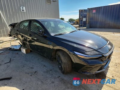 Czwarte zdjęcie samochodu z boku: 2026 HYUNDAI ELANTRA SEL SPORT VIN:KMHLM4DGXTU222375 - miniatura