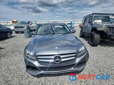 Piąte zdjęcie samochodu w środku: 2017 MERCEDES-BENZ C 300 VIN:55SWF4JBXHU199618 - miniatura