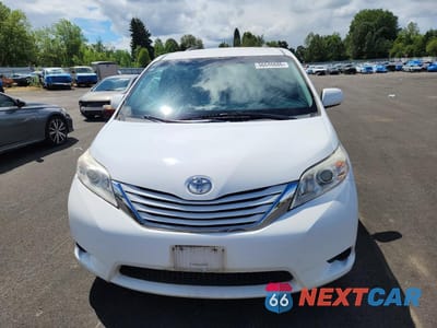 Piąte zdjęcie samochodu w środku: 2015 TOYOTA SIENNA LE VIN:5TDKK3DC3FS619545 - miniatura