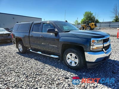 Czwarte zdjęcie samochodu z boku: 2018 CHEVROLET SILVERADO K1500 LT VIN:1GCVKREC9JZ295832 - miniatura