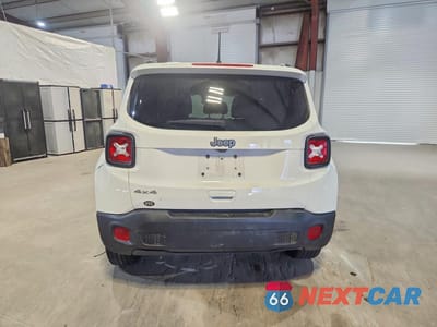 Zdjęcie 6 z 14 samochodu: 2023 JEEP RENEGADE LATITUDE VIN:ZACNJDB18PPP31972 - miniatura
