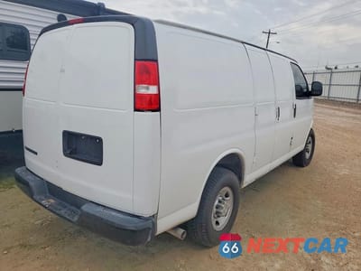 Trzecie zdjęcie samochodu z tyłu: 2022 CHEVROLET EXPRESS G3500 VIN:1GCZGGF77N1185522 - miniatura