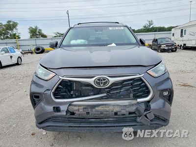 Piąte zdjęcie samochodu w środku: 2022 TOYOTA HIGHLANDER XLE VIN:5TDHZRBH1NS177354 - miniatura
