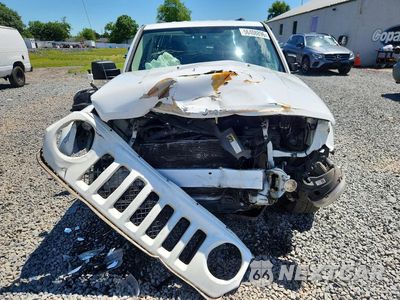 Piąte zdjęcie samochodu w środku: 2015 JEEP PATRIOT SPORT VIN:1C4NJPBA1FD247031 - miniatura