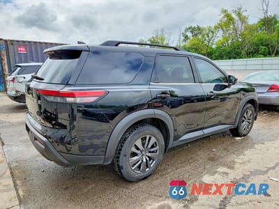 Trzecie zdjęcie samochodu z tyłu: 2022 NISSAN PATHFINDER SV VIN:5N1DR3BC2NC216563 - miniatura