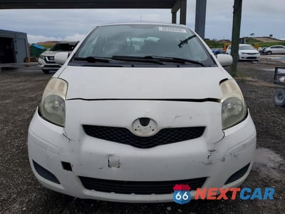 Piąte zdjęcie samochodu w środku: 2011 TOYOTA YARIS BASE VIN:JTDJT4K37B5334994 - miniatura