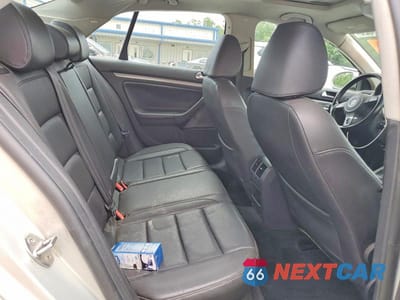 Zdjęcie 10 z 12 samochodu: 2010 VOLKSWAGEN JETTA SE VIN:3VWRZ7AJ4AM159001 - miniatura