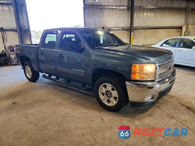Czwarte zdjęcie samochodu z boku: 2013 CHEVROLET SILVERADO K1500 LT VIN:3GCPKSE7XDG306005 - miniatura