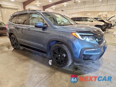 Czwarte zdjęcie samochodu z boku: 2021 HONDA PILOT SE VIN:5FNYF6H2XMB011802 - miniatura