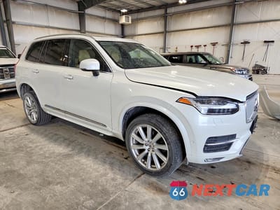Czwarte zdjęcie samochodu z boku: 2016 VOLVO XC90 T6 VIN:YV4A22PL9G1014474 - miniatura