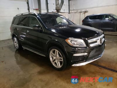 Czwarte zdjęcie samochodu z boku: 2014 MERCEDES-BENZ GL 550 4MATIC VIN:4JGDF7DE0EA382509 - miniatura