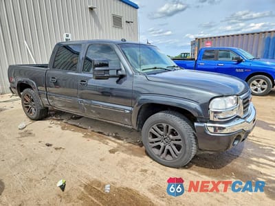 Czwarte zdjęcie samochodu z boku: 2004 GMC NEW SIERRA K1500 VIN:2GTEK13TX41378932 - miniatura