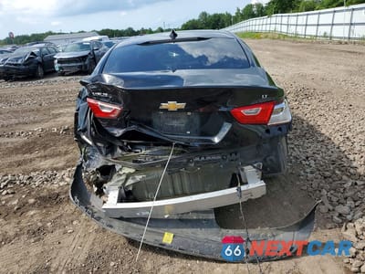 Zdjęcie 6 z 12 samochodu: 2018 CHEVROLET MALIBU LT VIN:1G1ZD5ST8JF281696 - miniatura