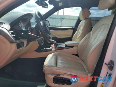Zdjęcie 7 z 14 samochodu: 2018 BMW X5 SDRIVE35I VIN:5UXKR2C52J0Z16129 - miniatura