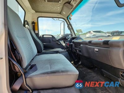 Zdjęcie 10 z 12 samochodu: 2002 ISUZU NPR BOX TRUCK VIN:4KLC4B1R22J803657 - miniatura
