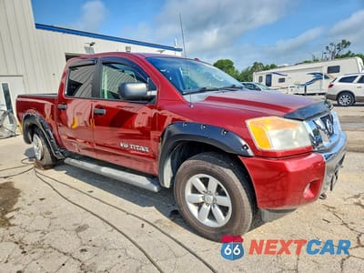 Czwarte zdjęcie samochodu z boku: 2014 NISSAN TITAN SV VIN:1N6BA0EC1EN509921 - miniatura